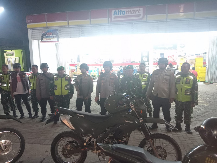 Wujudkan Kamtibmas Kondusif di Kecamatan Krembung dengan Patroli Bersama