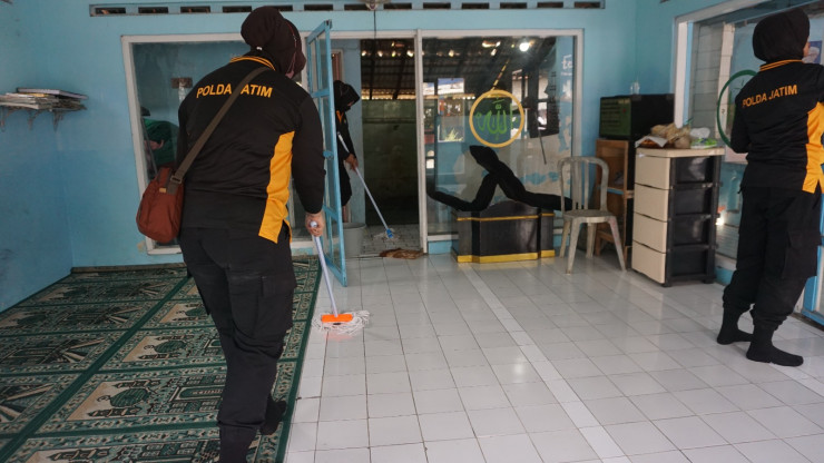 Sambut HUT ke-77, Polwan Polresta Sidoarjo Gelar Bakti Religi